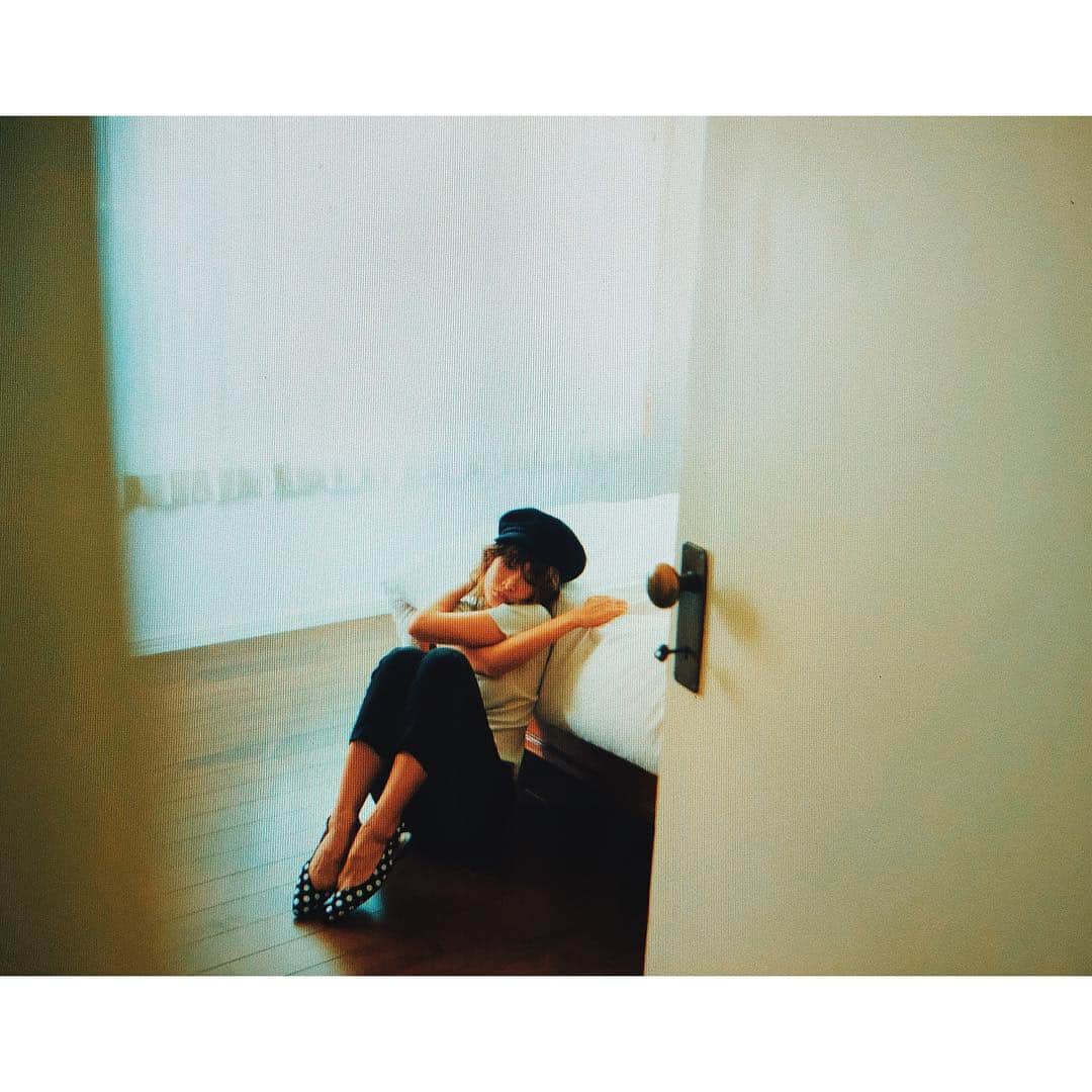 のインスタグラム：「#naturalbeautybasic 🌹 Photo:Takao Sakai Hair&Make:Mifune Styling:Makiko Ito Edit:Miku Nishizawa  #sweet #スウィート #shooting」