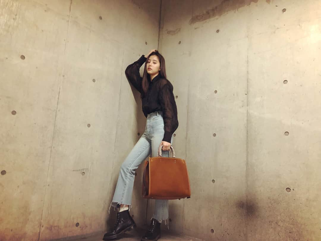 新木優子さんのインスタグラム写真 - (新木優子Instagram)「私服 tops : SLY denim : SLY shoes : Dr.martens japan bag : coach (coach create)」4月4日 21時49分 - yuuuuukko_