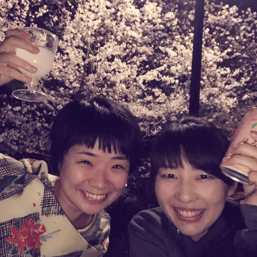 相馬有紀実のインスタグラム：「青森友達とのひと時は心の癒し❤︎ 毎年恒例のゆきちゃんとお花見🌸 毎年恒例の井の頭恒例⛲️ #お花見 #井の頭公園  #桜  #地元 #友達  #癒し  #吉祥寺」