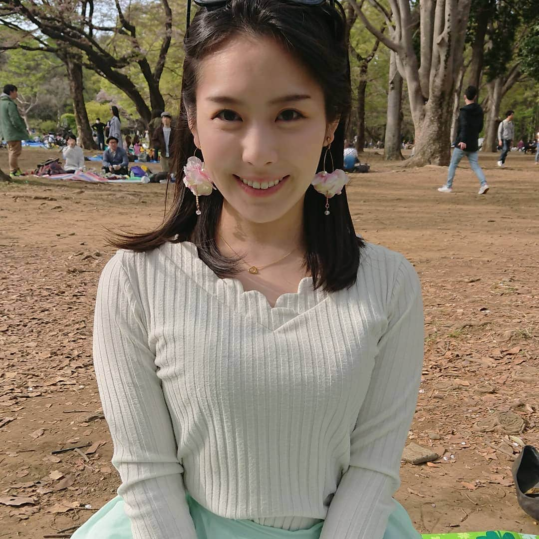 玉木碧さんのインスタグラム写真 - (玉木碧Instagram)「代々木公園でお花見🌸 トイレに一時間待ちとかでした😂 桜吹雪がとても美しかったです😌💓 今日の #テレビ朝日 #あいつ今何してる は、V6の井ノ原さんや、DAIGOさん、澤穂希さんの昔の友人が今どんな方になっているのかをやっていましたね💡 私も最近初等部の子たちで頻繁に集まれるようになって、昔話や近況はどれだけ話しても尽きない！ #あいつ今何してる のゲストの方々とその旧友の方も言っていたけど、何年たっても性質や笑顔は変わらないなと思いました(*^^*) これからも昔の友人を大切にしていきたいです😌  #テレビ朝日 #テレ朝公式ウォッチガール #テレ朝 #あいつ今何してる  毎週水曜夜7時～ #セントフォース #フリーアナウンサー #玉木碧  http://www.tv-asahi.co.jp/aitsuima/sphone/」4月4日 22時24分 - tamaki_aoi.official