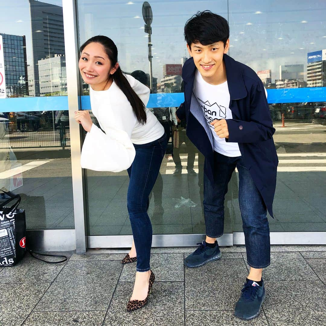 安藤美姫さんのインスタグラム写真 - (安藤美姫Instagram)「I met Keita @kwatanabe18!!! He is Short track speed skating athlete and Olympian💪✨✨✨ it was great to meet you and thank you for having your time for me😌🙏 I had a good time with you and also your friend too😁😊 ショートトラック選手の渡邊啓太君に会いました😌✨ 時間つくってくれてありがとう&楽しい時間をありがとう😌😊✨ お友達もいらしてくれました🙏 これからも応援します💪💪💪 ショートトラックのスタートのポジションとってみたけど…なんか安藤遅そう！？笑笑 #ショートトラック #フィギュアスケート #初対面 #めちゃいい子 #応援 #渡邊啓太」4月4日 22時53分 - miki_m_ando0403