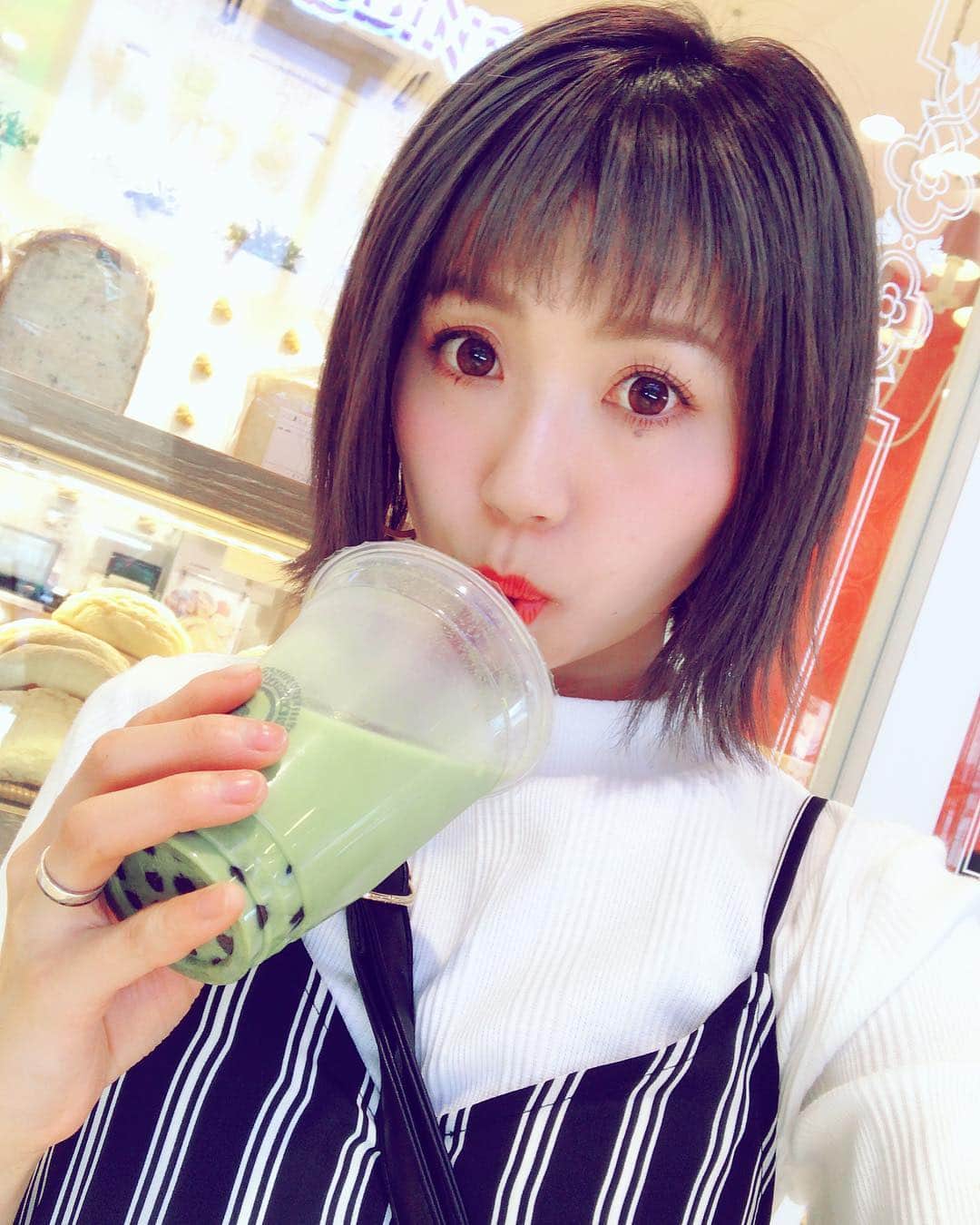 名倉かおりのインスタグラム：「女の子らしい１日💗 こういう日もあっていいよね(*´ω｀*) ほんといろんなファッションとかメイクしたくなる😍💄🌈 女の子はみんなそうだよねっ💗💜 #gu #オン眉 #アイメイク薄め #外ハネ ＃名倉 も #可愛子ぶらせて #たまに#女子だもの #調子に乗って #アイコン」