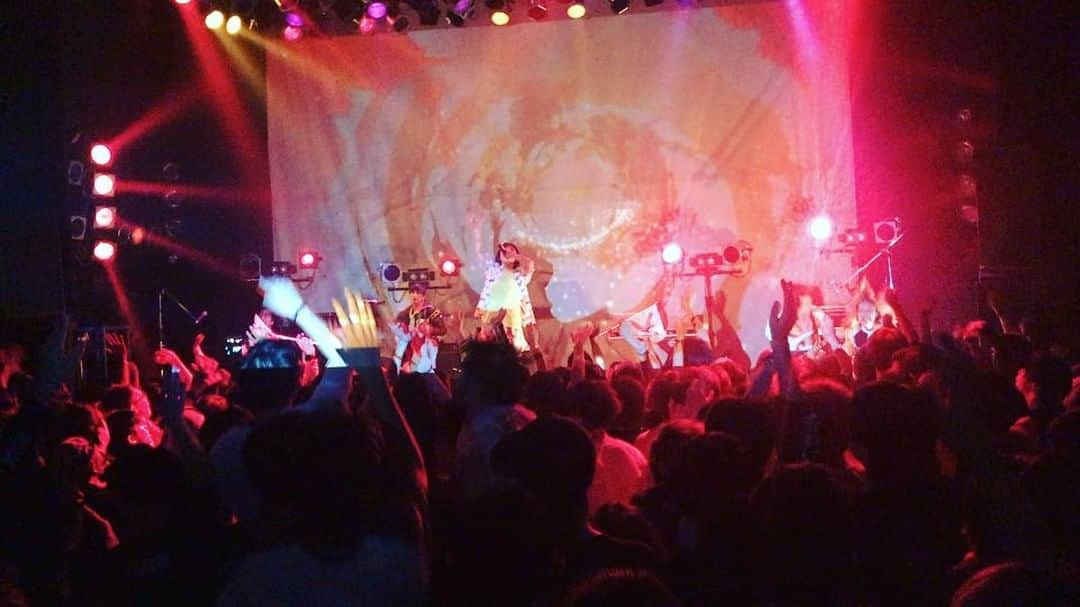 のインスタグラム：「《チラ見せましょ隊👀》heavy&screamからの激popな展開😵#ましょ隊 の真骨頂ですね👊体感しにきて下さい🏃‍♀️ #魔法少女になり隊 #願い星 #名曲 #japanese #rpg #rock #band #tokyo #japan #showtime」
