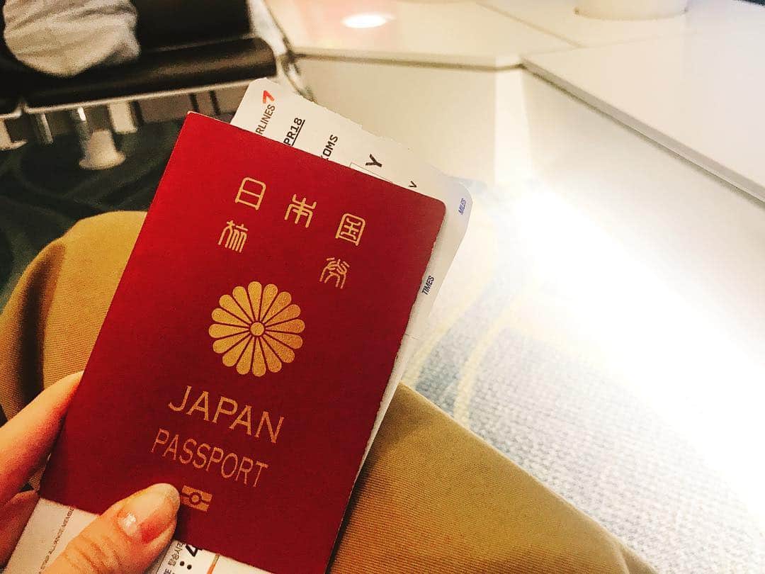 赤谷奈緒子のインスタグラム：「行ってきます💕」