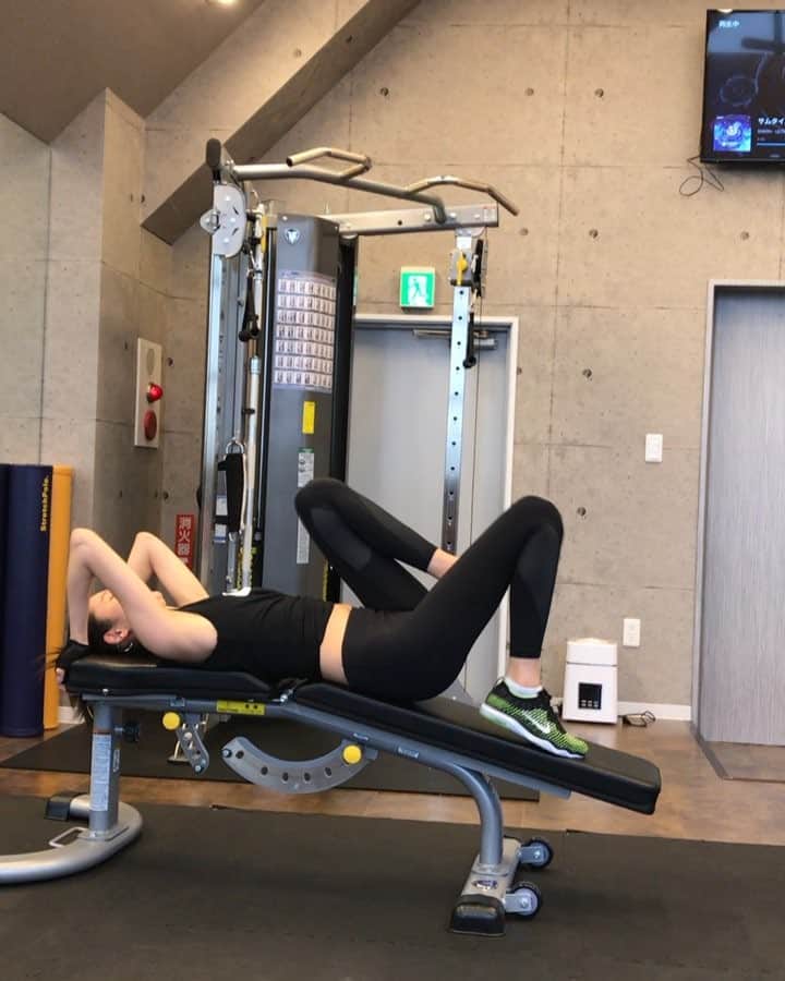 橋本まゆのインスタグラム：「@ti_habit 前回力尽きて出来なかった腹筋👌🏻#tihabit#personaltraining#personaltrainer#treaning #gym#workout#nikewomen#justdoit#healthy #恵比寿#トレーニング#パーソナルトレーニング#筋肉痛#ボディメイク#プロテイン#プロテイン女子#程よい筋肉#しなやかボディ #オビトレ」