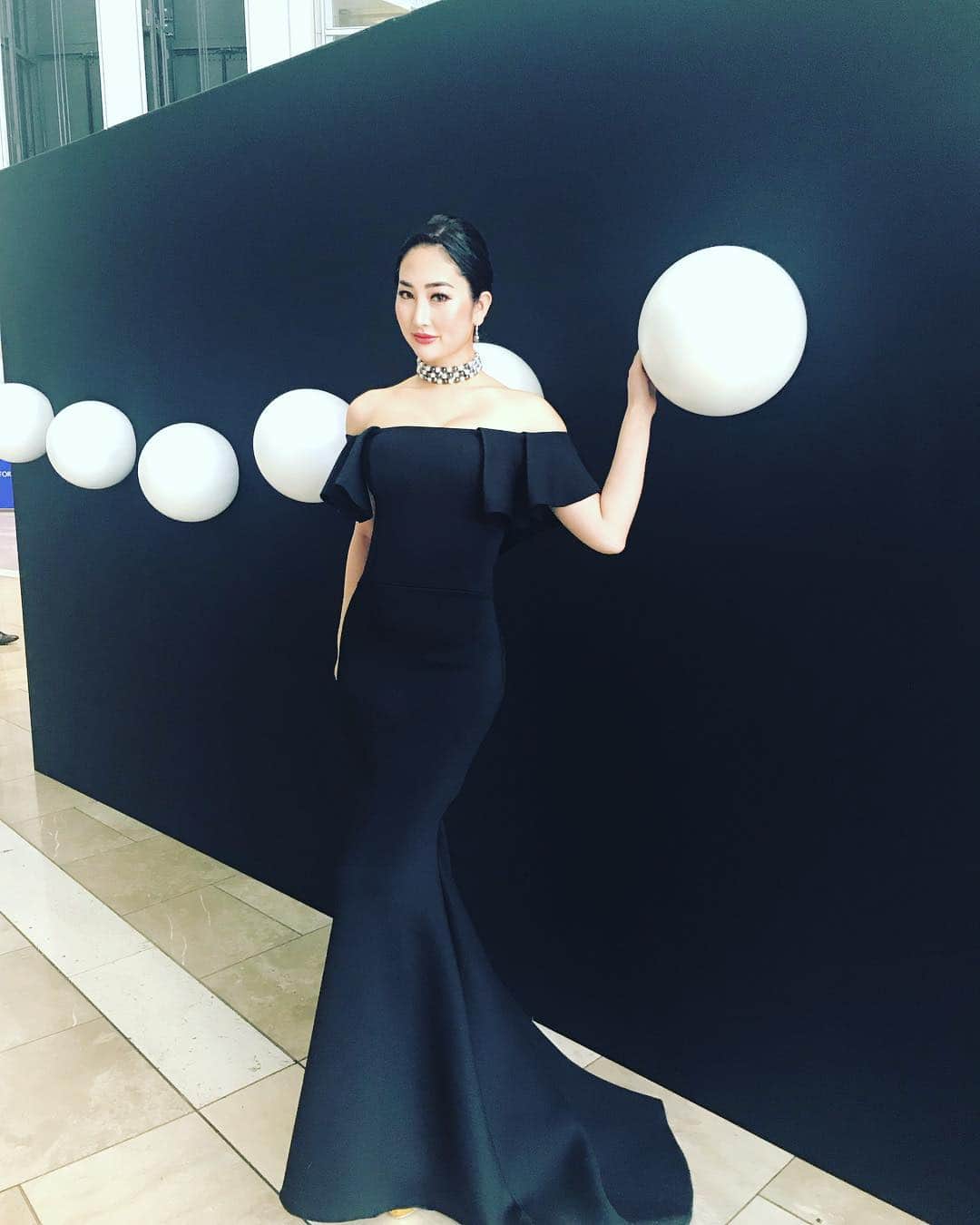 筒井菜月のインスタグラム：「会場では、真珠をイメージしたモードな設営もお楽しみ頂けます✨ #MIKIMOTO #ミキモト #真珠」