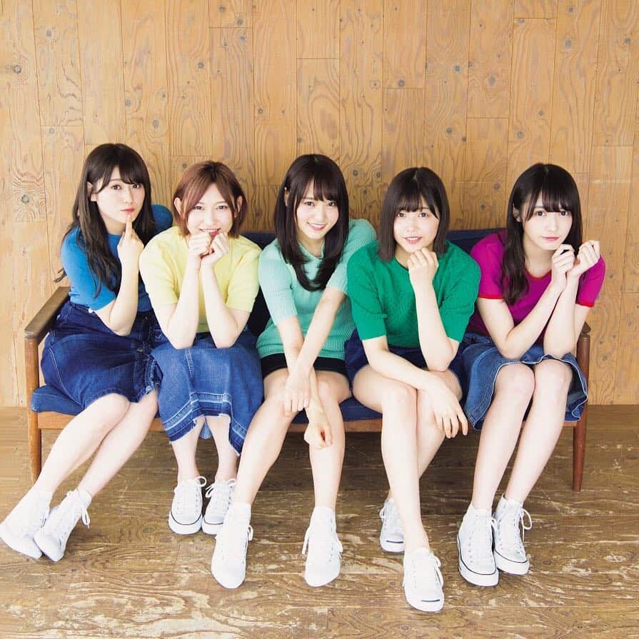 週刊少年マガジンのインスタグラム：「今週の週刊少年マガジン18号のグラビアは #欅坂46 #青空とMARRY の #志田愛佳 さん、#菅井友香 さん、#守屋茜 さん、#渡辺梨加 さん、#渡邊理佐 さん！ クオカを50名様に！」