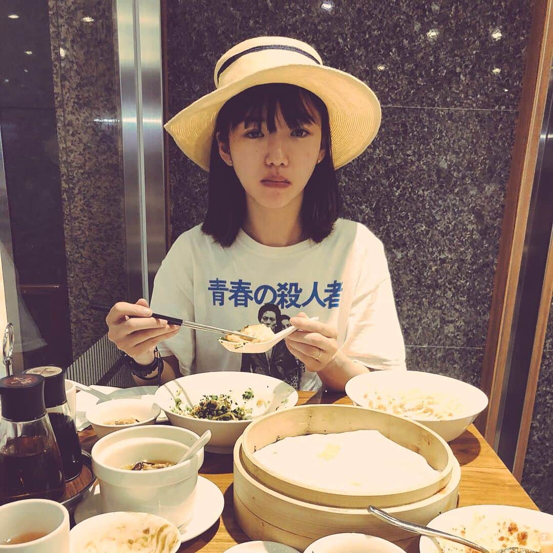 のインスタグラム：「I’m in Taiwan now. I am staying in Taiwan until the 9th.  I’ll start off with xiaolongbao🥟🍤😋 昨日は台湾に到着しましてご飯ざんまいです。 小籠包モリモリ食べて大満足です。 あとはちょっとローカルな旅を始めたいとと思います！  #台湾 #台北 #me #taiwan #taiwantrip #foodstagram」