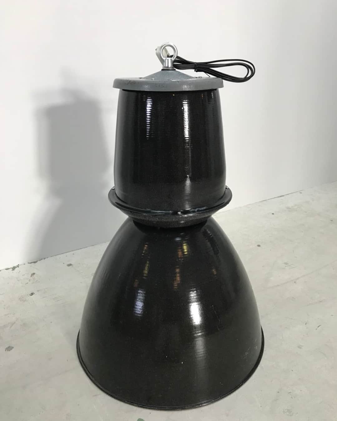 The HUNTのインスタグラム：「FOR SALE!! Facebook page 10000 いいね記念10台限定☆ 〜1950's INDUSTRIAL LAMP 1台 ¥20000+税 (送料込み ※一部地域を除く) #thehunt_industrial #INDUSTRIAL #INDUSTRIALLAMP #LAMPSHOP #ANTIQUELAMP #FASHION #GARAGESALE #www.the-hunt.jp」