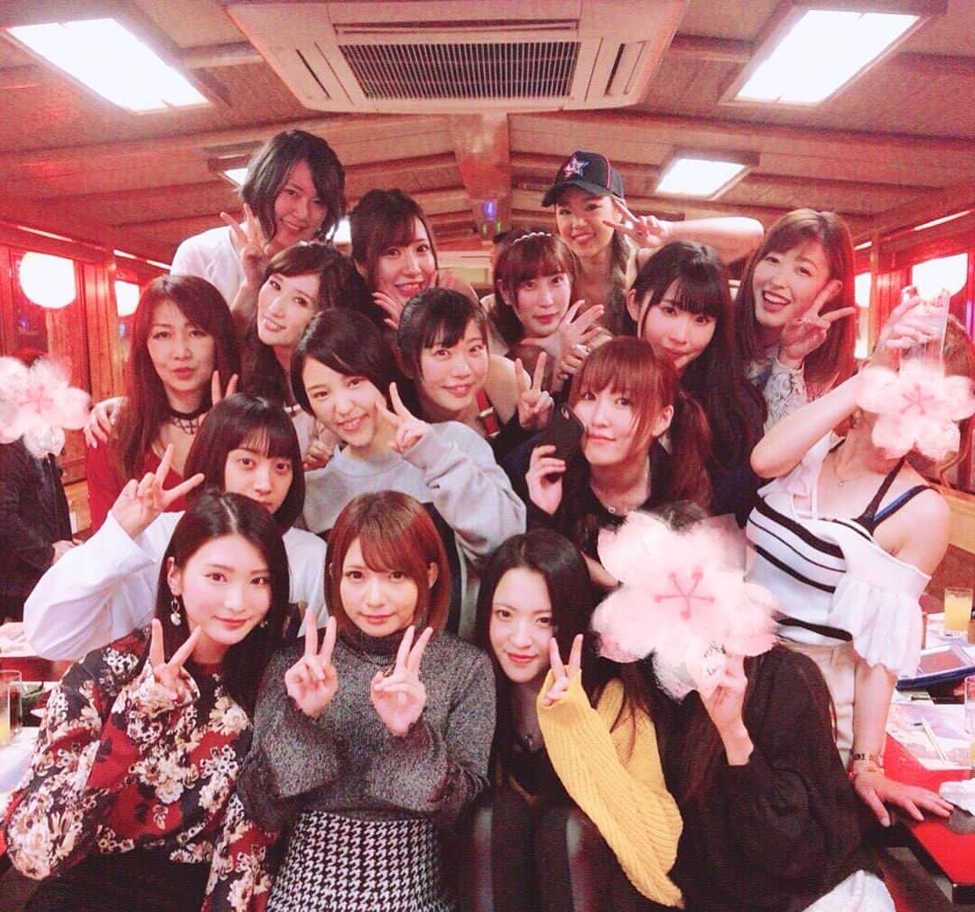 本庄鈴さんのインスタグラム写真 - (本庄鈴Instagram)「・ ・ 今更アップします😵 この間事務所のお花見会行ってきました🌸🍻 ・ 初めて会う女優さんばかりで 緊張もあってなかなか話せなかったけど、「少なくても2人の女優さんとは話す」って言うその時の目標は達成できたからよかったよかった💯💮 何より沢山笑えたから 本当に楽しかったし満足です👌 ・ 綺麗な女優さんばかりで またまた先輩たちから色んな刺激をもらいました💓 並べるように頑張りたいです🌟 ・ ・ では！🙋‍♀️💐 ・ ・ ・ #花見#屋形船#お初#事務所#女優さん#初対面#ばかり#みんな綺麗#梅酒#飲みすぎて#ちょびっと#記憶ないことは#内緒#お酒#飲みすぎ#注意」4月5日 12時40分 - honjo_suzu