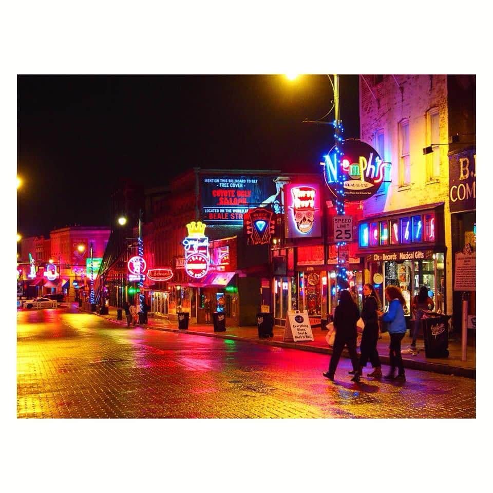 朝日放送「朝だ！生です旅サラダ」さんのインスタグラム写真 - (朝日放送「朝だ！生です旅サラダ」Instagram)「@ibukirey  _ #メンフィス の夜はネオンが色鮮やかでカッコいい〜！！ ・ ・ ・ #夜の街 #ネオンがカッコイイ #エジプトの古代都市の名前 #様々な音楽の発祥地 #ロックンロール #聖地 #Memphis #テネシー州 #アメリカ #USA  _ #ABCテレビ #朝日放送テレビ #朝だ生です旅サラダ #旅サラダ #旅サラダガールズ #依吹怜 #海外 #旅 #travel #trip」4月5日 12時42分 - tabisalad