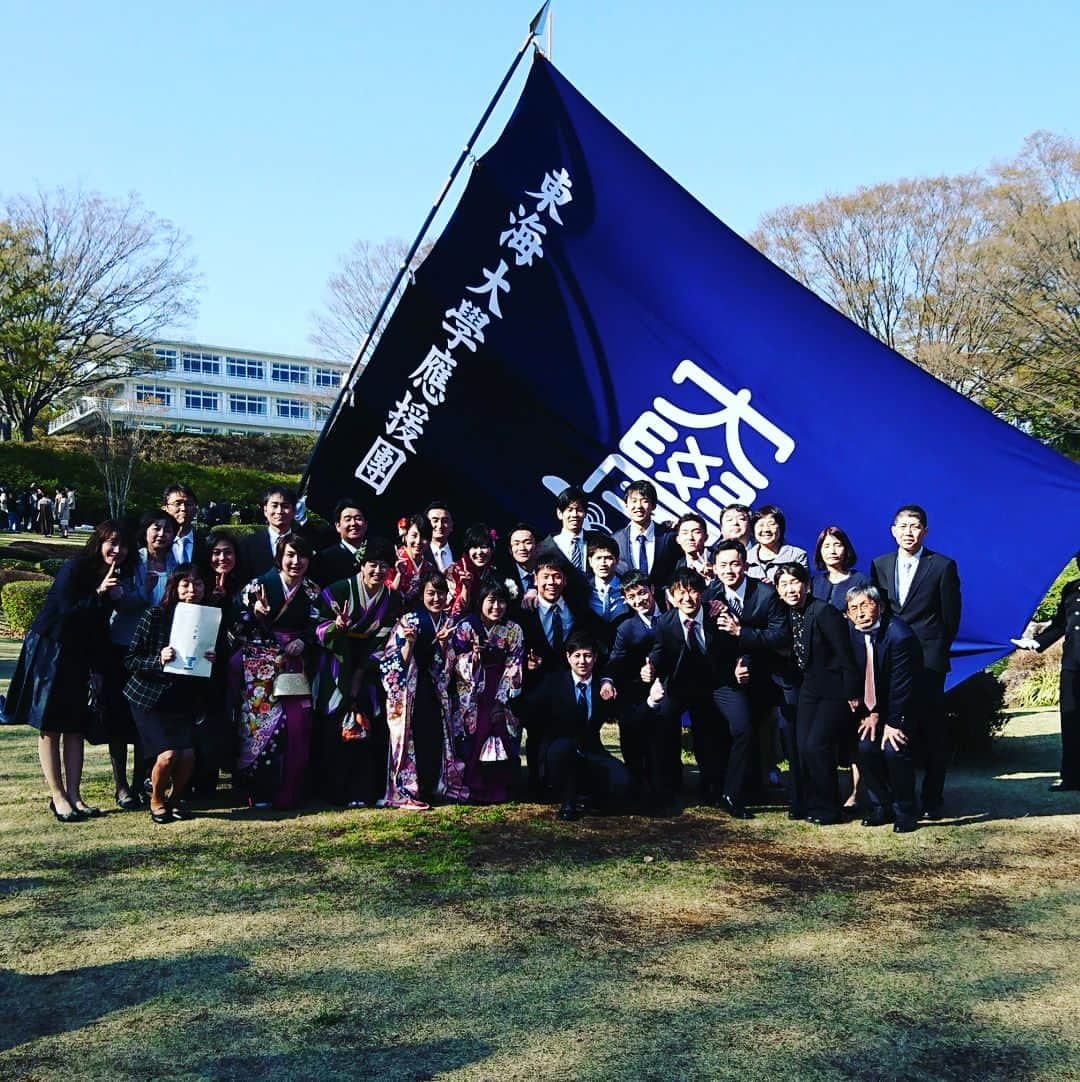 小野寺太志さんのインスタグラム写真 - (小野寺太志Instagram)「だいぶ時間が経ちましたが… 3/25に東海大学を卒業しました。 4年間で得たもの、学んだものはとても大きく、私にとってかけがえのない時間となりました。 最高の仲間達と過ごした時間は忘れられません。 ここまで育てていただいた両親にも感謝しています。 これからは一社会人として、またJTサンダーズの一員として「素直に」「謙虚に」「直向きに」頑張っていきたいと思います。」4月5日 18時51分 - taishi.o