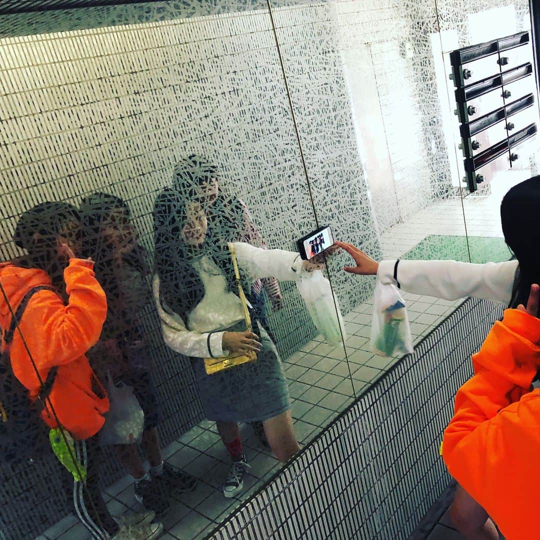 TEENAGERSさんのインスタグラム写真 - (TEENAGERSInstagram)「最近のお気に入り紹介動画で KANAが話していた 壁にひっつくスマホケース👍 ＊ #オフショット #YouTuber #TEENAGERSjapan #TEENAGERSTOKYO #TEENAGERSOSAKA #js #jc #jk」4月5日 22時07分 - teenagersjapan