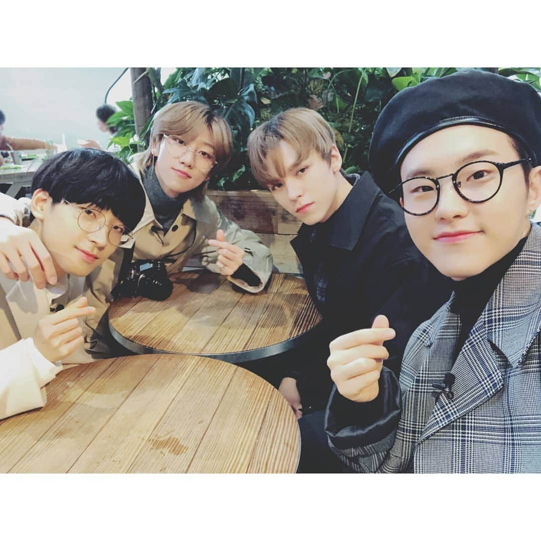 SEVENTEENさんのインスタグラム写真 - (SEVENTEENInstagram)「[17'S] 워라밸을 찾으러 거침없이 오사카로 출동한 도시팀😎✨ #워라밸 #캐럿들도_함께_찾아봐요 🧐」4月5日 22時17分 - saythename_17