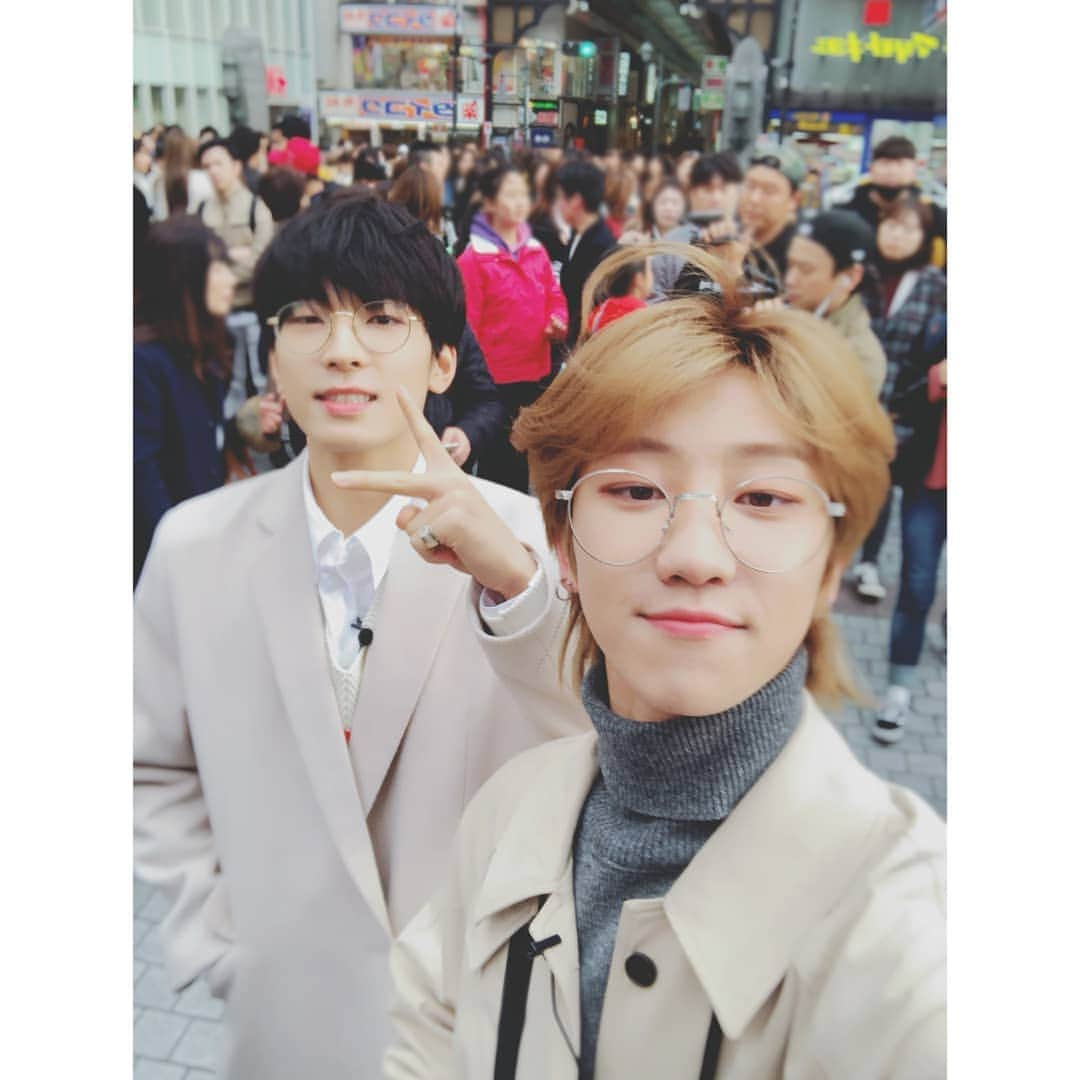 SEVENTEENさんのインスタグラム写真 - (SEVENTEENInstagram)「[17'S] 워라밸을 찾으러 거침없이 오사카로 출동한 도시팀😎✨ #워라밸 #캐럿들도_함께_찾아봐요 🧐」4月5日 22時17分 - saythename_17