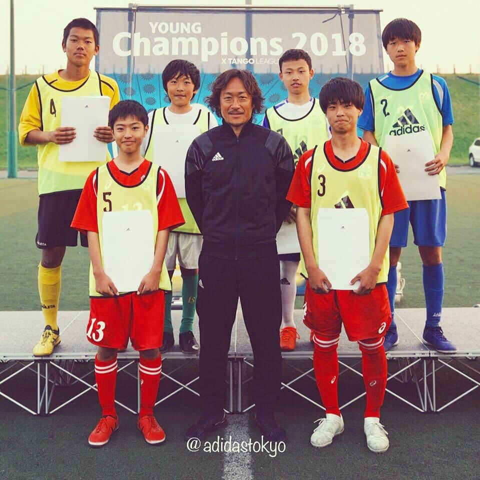 石川直宏さんのインスタグラム写真 - (石川直宏Instagram)「UEFA Young Champions 2018 ×TANGO LEAGUE 日本代表選抜大会。 12歳から15歳のプレイヤーの中で、ウクライナのキエフで行われるUYC世界大会への出場、adidas本社への訪問、UEFAチャンピオンズリーグファイナル観戦ツアー参加に向けて、クリエイティビティ(創造性)・メンタリティや順応性・協調性といった選抜基準の元、誇りと自信を持って選考をさせて頂きました。 試合形式は5対5という事で、フットサル元日本代表の小野くんや、adidas「TANGO LEAGUE」アンバサダーハルさんと協議。 彼らと共に世界へチャレンジしてきます！！ #UEFAYoungChampions2018 #TANGOLEAGUE #日本代表選抜大会 #adidas #UEFAChampionsLeagueFinal2018 #Україна #ウクライナ #Київ #キエフ #selection #セレクション #選考 #選抜 #creativity #クリエイティビティ #mentality #精神性 #adaptability #順応性 #cooperative #協調性 #coach #コーチ #pride #誇り #自信 @adidastokyo」4月6日 0時16分 - sgss.18