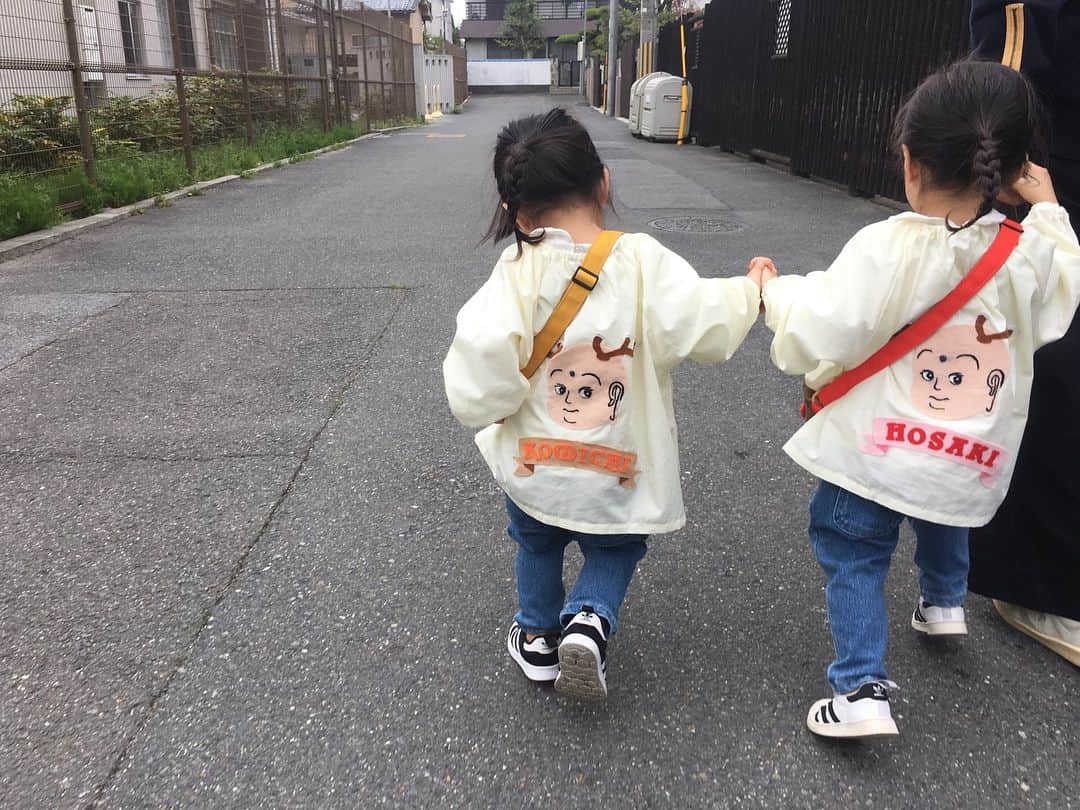 菊井亜希さんのインスタグラム写真 - (菊井亜希Instagram)「やりました！せんとくんスモック。😂 母頑張りました✂️ #こみちはセントくんと結婚したい派 #ほさきはアンパンマン派 #でも大好きせんとくん #nara愛強め #大きくなーれっ #手は恋人繋ぎなんだから♡」4月6日 13時54分 - bollywoood