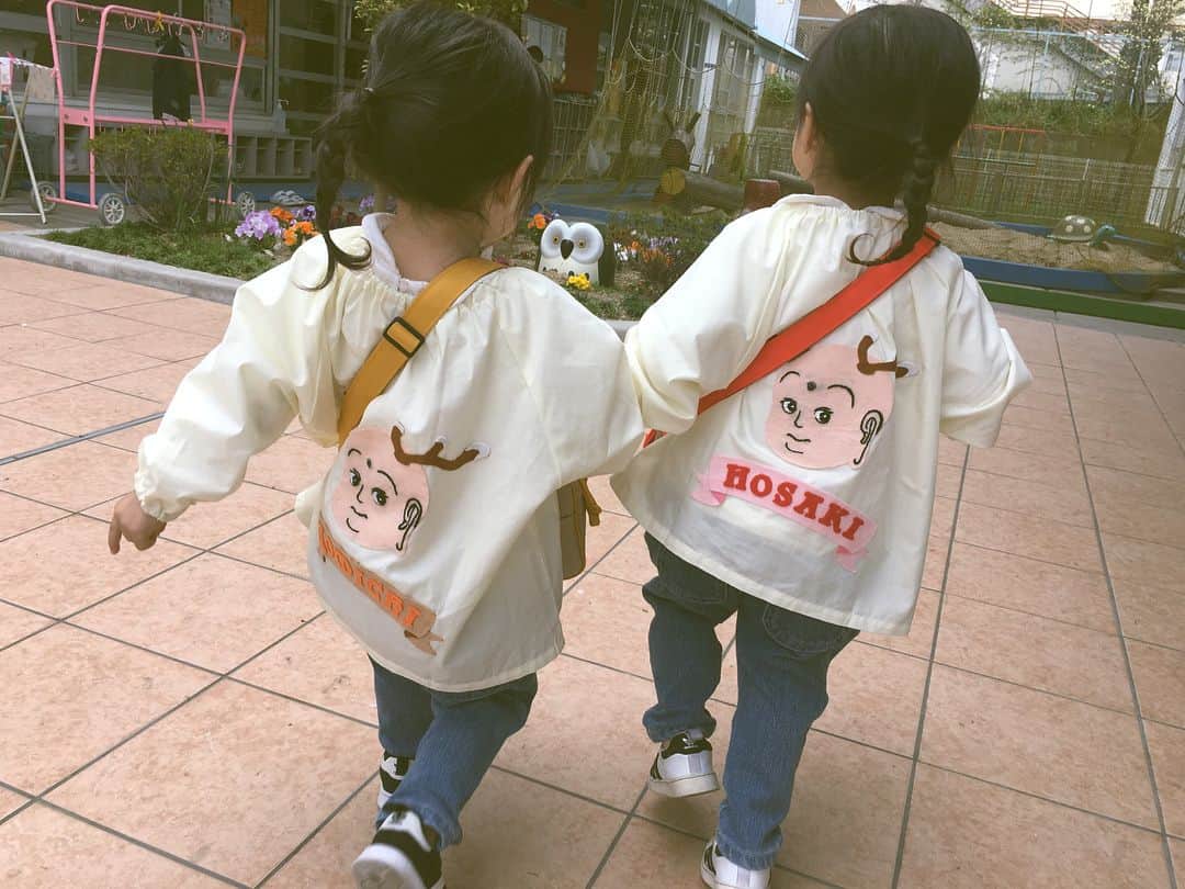 菊井亜希のインスタグラム：「やりました！せんとくんスモック。😂 母頑張りました✂️ #こみちはセントくんと結婚したい派 #ほさきはアンパンマン派 #でも大好きせんとくん #nara愛強め #大きくなーれっ #手は恋人繋ぎなんだから♡」