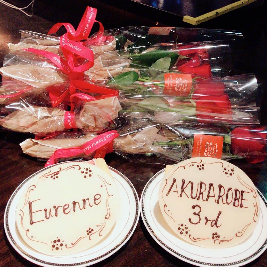 麻生あくらさんのインスタグラム写真 - (麻生あくらInstagram)「お誕生日の暖かいメッセージ、沢山ありがとうございました🎂😊アクラローブの3周年とお誕生日を記念してライブをさせて頂きました。大好きなお客様と大切な仲間に囲まれて本当に幸せモノ✨これからも皆様に少しでも喜んで頂ける様に努力を重ねて参ります❣️ #akurarobe #akurarobefur #アクラローブ #3周年#麻生あくら#天倉ゆれん#eurenne#party#birthdaygirl#宝塚 @akurarobe」4月6日 8時33分 - akura_akura