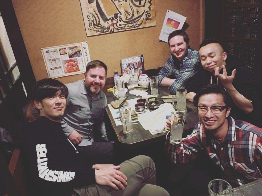 荒井岳史さんのインスタグラム写真 - (荒井岳史Instagram)「#mockorange のヒースとその友人のザックと帰国前に飯食いました last night.  良い時間を共有してきた友人達との良い時間でございました。  Arigato, Heath and Zach!!!」4月6日 10時19分 - takeshi_arai