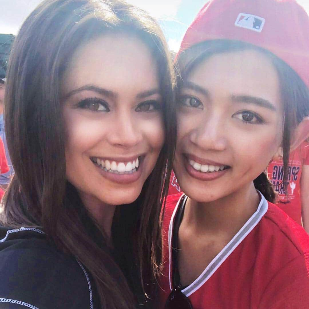 坪井ミサトさんのインスタグラム写真 - (坪井ミサトInstagram)「Angels大谷選手絶好調⚾️✨ メジャー初ホームランからの 2試合連続でホームラン！！ 試合後にインタビューを受けている最中 チームメートのカルフーン選手から 水をかけられずぶ濡れになりながらも 最高の笑顔が見れて私も嬉しいです⚾️✨ その時にインタビューをされていたのは 現地美女レポーターの @alex_curry さんです💜 Angelsへ訪問した時気さくに声を かけて下さりました！ 綺麗で野球愛たっぷりな 強い女性でした🎶💜 野球女子最高〜⚾️✨✨ #mlbjapan #mlb #メジャー #メジャーリーグ #アリゾナ #angels #大谷翔平 #野球 #野球女子 #beautiful #ホームラン #majesticathletic #majestic #majesticjapan #newera」4月6日 13時20分 - misato1030