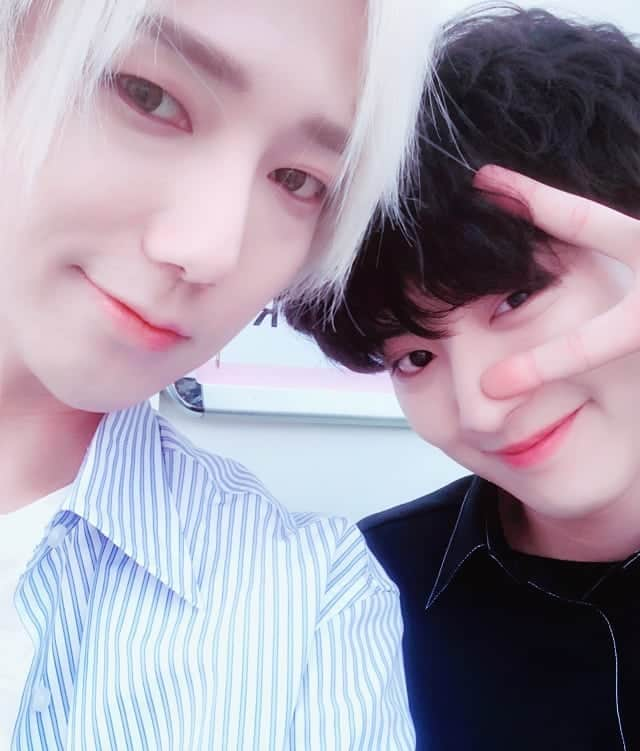 チャニョル さんのインスタグラム写真 - (チャニョル Instagram)「하..이렇게 훈훈한 투샷이라니..@yesung1106」4月7日 0時02分 - real__pcy