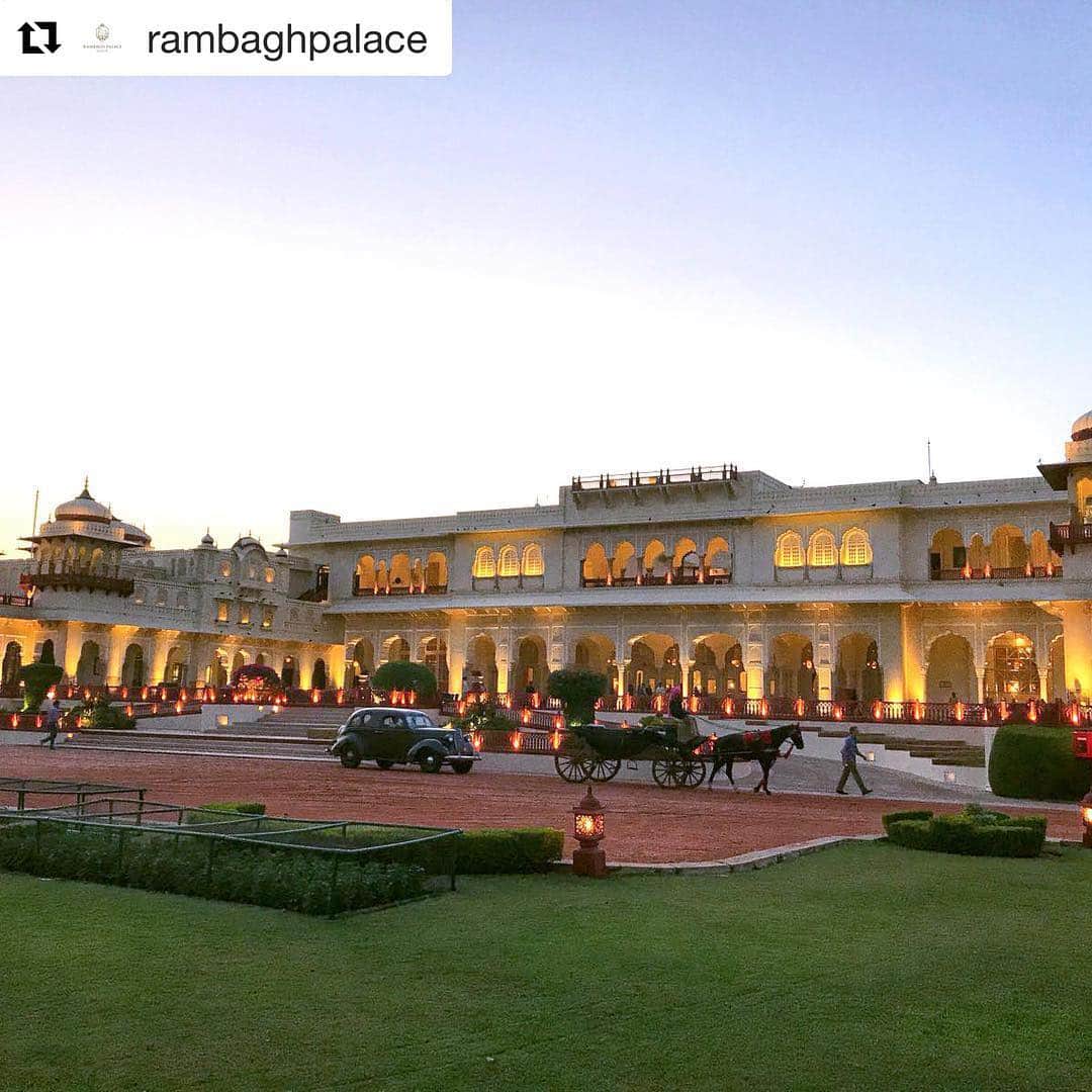 のインスタグラム：「来週の旅行で泊まるホテル見てるけどニヤニヤがとまらない🤤💗💗 🇮🇳🇮🇳🇮🇳 #Repost @rambaghpalace with @get_repost ・・・ #rambaghpalace #jaipurindia  #jaipur #宮殿ホテル #ジャイプール #インド」