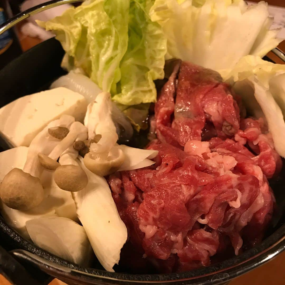 甘糟記子さんのインスタグラム写真 - (甘糟記子Instagram)「石垣島3日目の夕飯は、古民家のご飯やさん、舟蔵の里へ！  あっちゃんのおススメ！  広い敷地にステキな古民家の母屋や、カフェやギャラリー、広場にステージがあって、なんだか不思議な空間(๑˃̵ᴗ˂̵) マグロの漁獲量も多いので、やっぱりマグロも美味しい！ あとは素麺を炒めたシンプルな料理や、石垣牛のすき焼き、オリオンビールのアルコールフリーもあったよ（笑） 美味しかったな〜！ 最後まで石垣を満喫できて、楽しい夜になりました☆*:.｡. o(≧▽≦)o .｡.:*☆ #舟蔵の里#石垣島#旅行#家族旅行#春休み#姫#息子殿姫#息子殿#沖縄料理」4月6日 15時47分 - norihey924