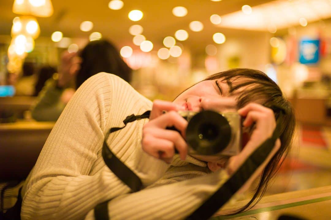 園都さんのインスタグラム写真 - (園都Instagram)「. . . 「はい、チーズ」🤗 . . . #オフショット  #カメラ持つとワクワクする  #カメラ女子風  #撮られるのも楽しいけど #撮るのも好き」4月6日 18時09分 - miyakosono_official