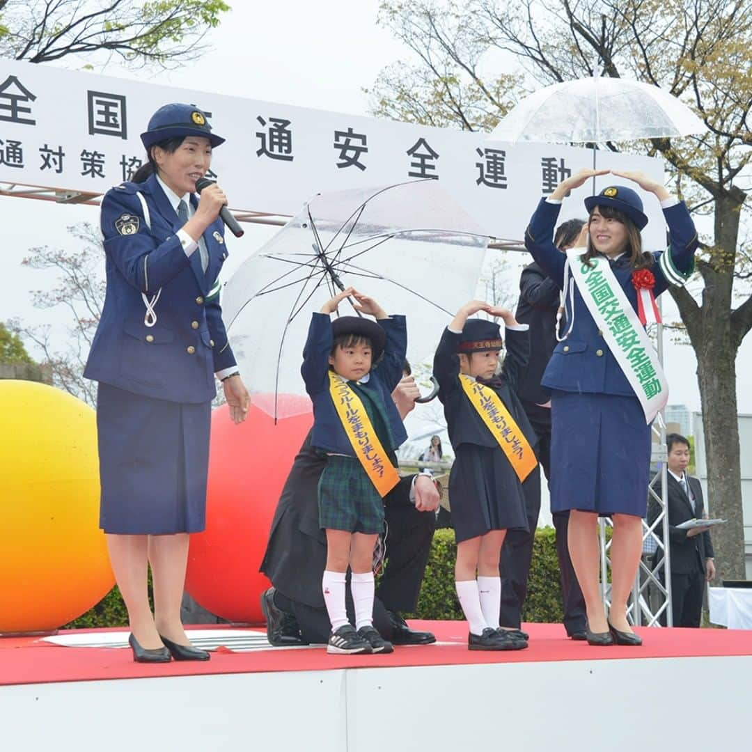 大阪府警察さんのインスタグラム写真 - (大阪府警察Instagram)「伊原六花さん、園児の皆さんと一緒に交通安全教室を行いました。 信号は必ず、守りましょう！！ #大阪府警察公式#大阪府交通対策協議会#春の全国交通安全運動#信号#教育班#大阪城」4月6日 18時13分 - fukei_koho