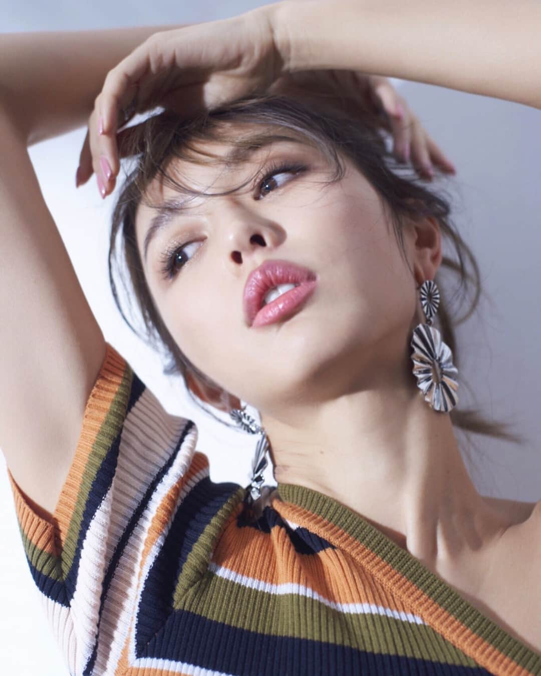 加治ひとみさんのインスタグラム写真 - (加治ひとみInstagram)「EVRIS 2018SUMMER- Collection🧡🌴☀️ - Check it out!!🧡💛 "Be Active"がコンセプトの素敵な世界観になっています！ かぢも普段から着ているブランドなので 楽しく撮影させてもらいました🌿✨ . . @evris_official  #evris#2018ss#imagemodel #magazine#web#item#beactive  #fashion#runwaychannel#加治ひとみ」4月6日 20時44分 - kaji_26