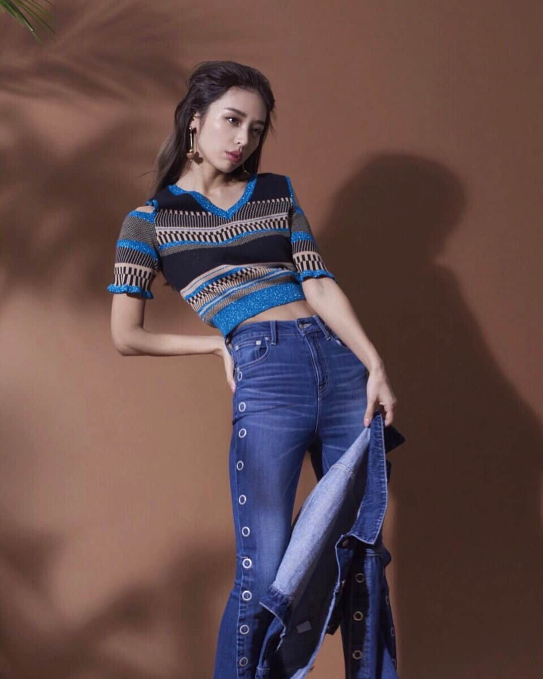 加治ひとみさんのインスタグラム写真 - (加治ひとみInstagram)「EVRIS 2018SUMMER- Collection🧡🌴☀️ - Check it out!!🧡💛 "Be Active"がコンセプトの素敵な世界観になっています！ かぢも普段から着ているブランドなので 楽しく撮影させてもらいました🌿✨ . . @evris_official  #evris#2018ss#imagemodel #magazine#web#item#beactive  #fashion#runwaychannel#加治ひとみ」4月6日 20時44分 - kaji_26