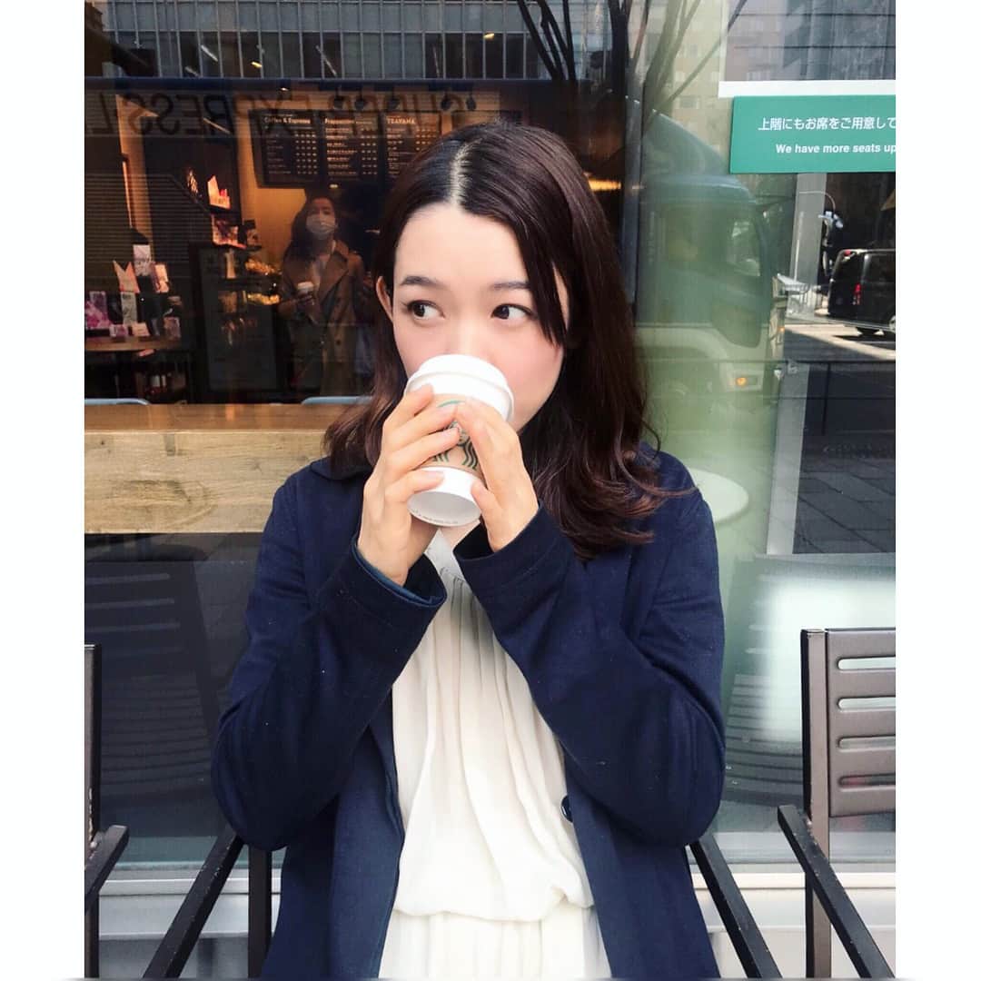 藤澤恵麻さんのインスタグラム写真 - (藤澤恵麻Instagram)「仕事の合間に。 温かいカフェラテで一息つきました。 リフレッシュして、次の現場も頑張ろう♪  #恵麻 #ema #ほっと一息 #カフェラテ #リフレッシュ」4月6日 21時33分 - ema_fujisawa_official