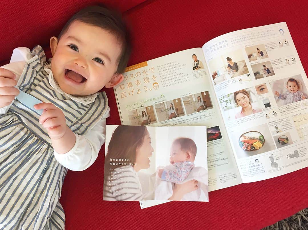 のインスタグラム：「1月に親子で撮影したキヤノンの上がりを頂きました🙌🏻💖 この時の瑠花は丁度6ヶ月になった位かな😊🐥 今月発売予定の470EX-AIは、なんと世界初のバウンス撮影の自動化を実現したスピードライト💡 EF LENS/EOS Accessoriesカタログと撮影テクニック満載の“光“のガイドブック、HPなどに載っています😊 📸Photographer @tomotaka_shimizu  #baby#instababy#daughter#mom#family#model#canon#camera#speedlight#キヤノン#カメラ#ストロボ#スピードライト#撮影#赤ちゃん#赤ちゃんモデル#娘#子供#ハーフ#ママ#モデル」