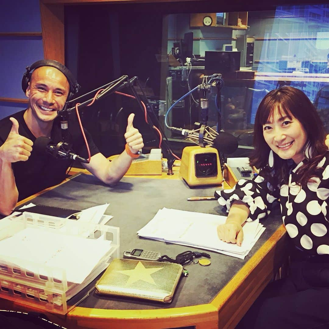 近藤岳登さんのインスタグラム写真 - (近藤岳登Instagram)「Kiss FM KOBE 「Viva la radio」 金曜日 15:00 〜 16:00 KOBE 89.9  HIMEJI 77.6 radiko.jp  #デビュー (株)ジャパン・ティッシュ・エンジニアリング様  花感動しました！ 膝の軟骨再生でも応援していただき、更にはラジオまで応援していただき、本当に本当に感謝しかありません！！ キスナーの皆さん、メッセージ&リクエスト本当にありがとう！！ 愛と情熱をありがとう！！ 珠久美穂子姐さん、番組スタッフのみなさん、心強いサポート本当にありがとうございました！ これからもよろしくお願いいたします！  #ラジオデビュー#kissfmkobe#vivalaradio#キスナー#感謝#jtec#花感動#緊張してねぇのに#脇から汗MAX#喉カラカラ#別に緊張してねぇし#あぁ噛んださ#噛みまくりましたよ#それがなにか#ラジオってすげぇぞ#可能性は無限だ#生に涯あれど名に涯はなし  http://www.kiss-fm.co.jp/viva/」4月7日 8時17分 - gakuto_kondo