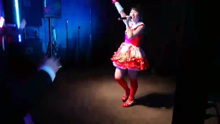 のインスタグラム：「見て、このひとちゃんの楽しそうな顔😁笑  #音量注意 #ソロライブ #客席にいるおかちを煽る笑 #岡ちひろ #ミスアクション2016 #ぱすてるからっと #仲間 #自分で見て思わず笑っちゃった #笑う門には福来たる #歯並び綺麗かよ笑」