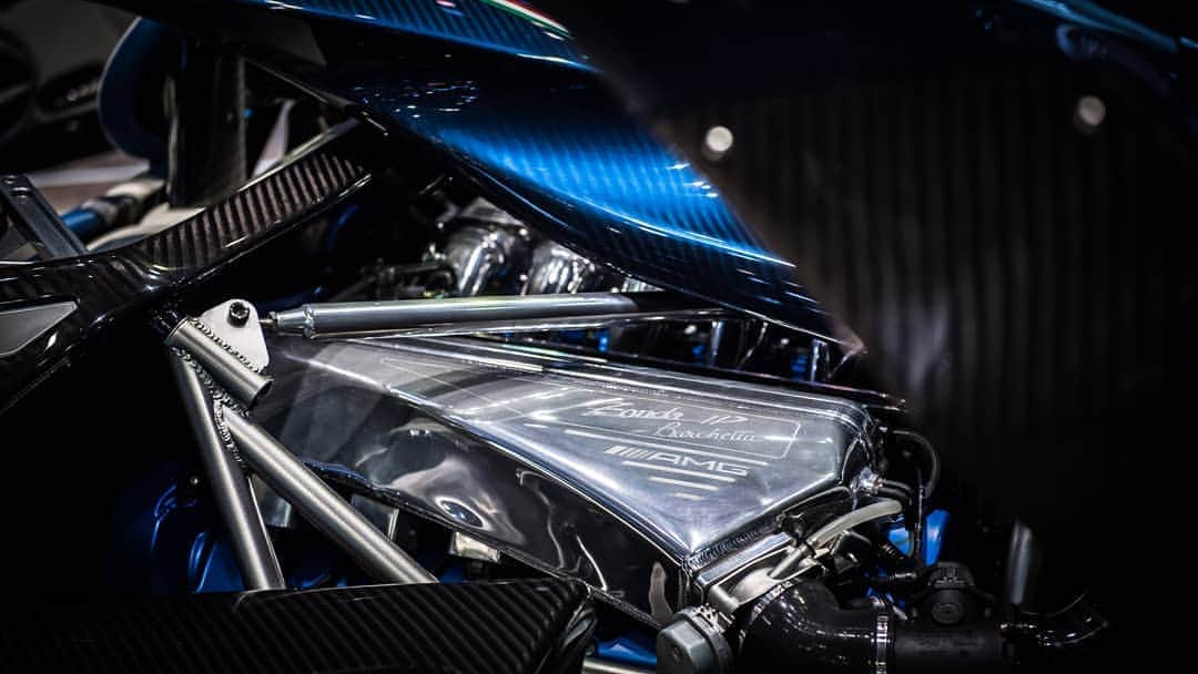 パガーニ・アウトモビリのインスタグラム：「The powerful @mercedesamg V12 engine on the Pagani Zonda HP Barchetta. Credits to @mickkokphotography  #pagani #gimsswiss #zonda #zondahpbarchetta #hp」