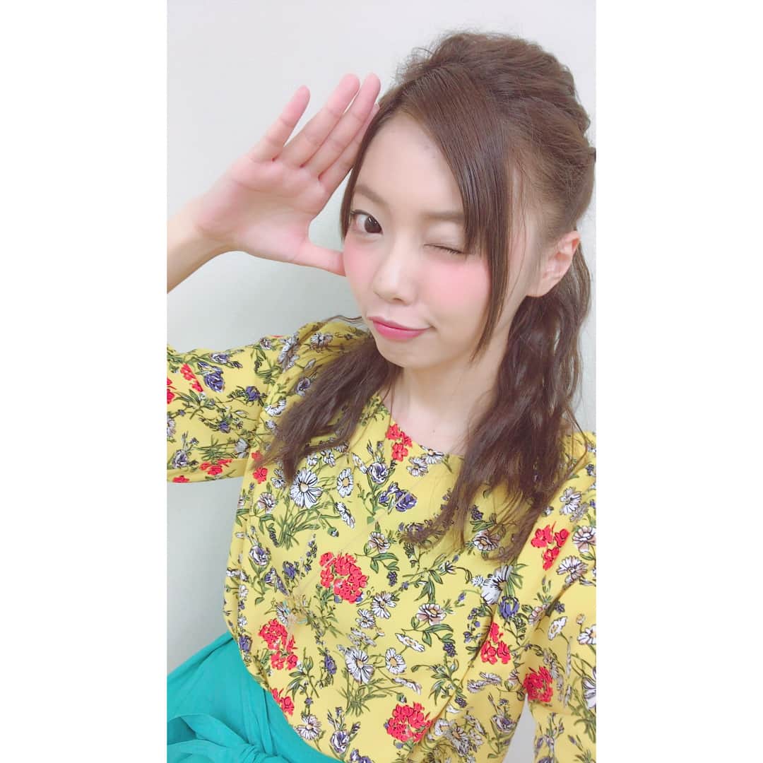加藤里奈（カトリーナ）さんのインスタグラム写真 - (加藤里奈（カトリーナ）Instagram)「新年度 最初の放送🐭❤️ 今週の放送無事に終わりました！ ありがとうございました😊🎵 まずは衣装から更新します👗 上下ともに @hushush_official でした！ スタイリスト大井さんありがとうございました😘 今日はカトリーナのトレンド探偵の内容が ギャルについてだったので2枚目はギャルっぽいポーズで👱🏾‍♀️🖐🏾(だいぶ古くて伝わらない) #nhk #egg #ギャル #渋谷 #名古屋 #衣装 #ootd #hushush #トレンド #trend #カトリーナ #元ギャル #japan #文化 #fashion #instafashion #coordinate #follow #me #followme」4月7日 12時11分 - rinakatoktriiina