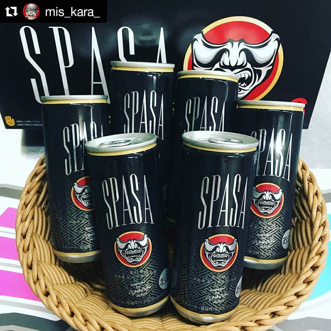 エナジーアルコール【Spasaスパサ】のインスタグラム：「Yo!広島の皆さん  #Repost @mis_kara_ (@get_repost) ・・・ 4月からドリンクメニュー一新しまして、その時話題のスパサを入荷いたしました🎉 エナジードリンクでありながらアルコール商品‼️世界初のノンカフェインエナジーアルコールで安全に呑めてお酒を楽しめる商品になっております😎 某エナジードリンクのアルコール割より呑みやすくてとても美味しいので、是非一度呑んでみてください‼️ 缶のデザインもカッコいいです😆 #広島 #中区 #舟入南 #カラオケ #ミスカラ舟入  #ドリンクメニュー一新 #新商品 #噂の商品 #噂の #スパサ #エナジードリンク #アルコール #人気商品 #DAM #JOY #ミスカラ  #世界初 #hiroshima #karaoke #miskara #alcohol #SPASA」