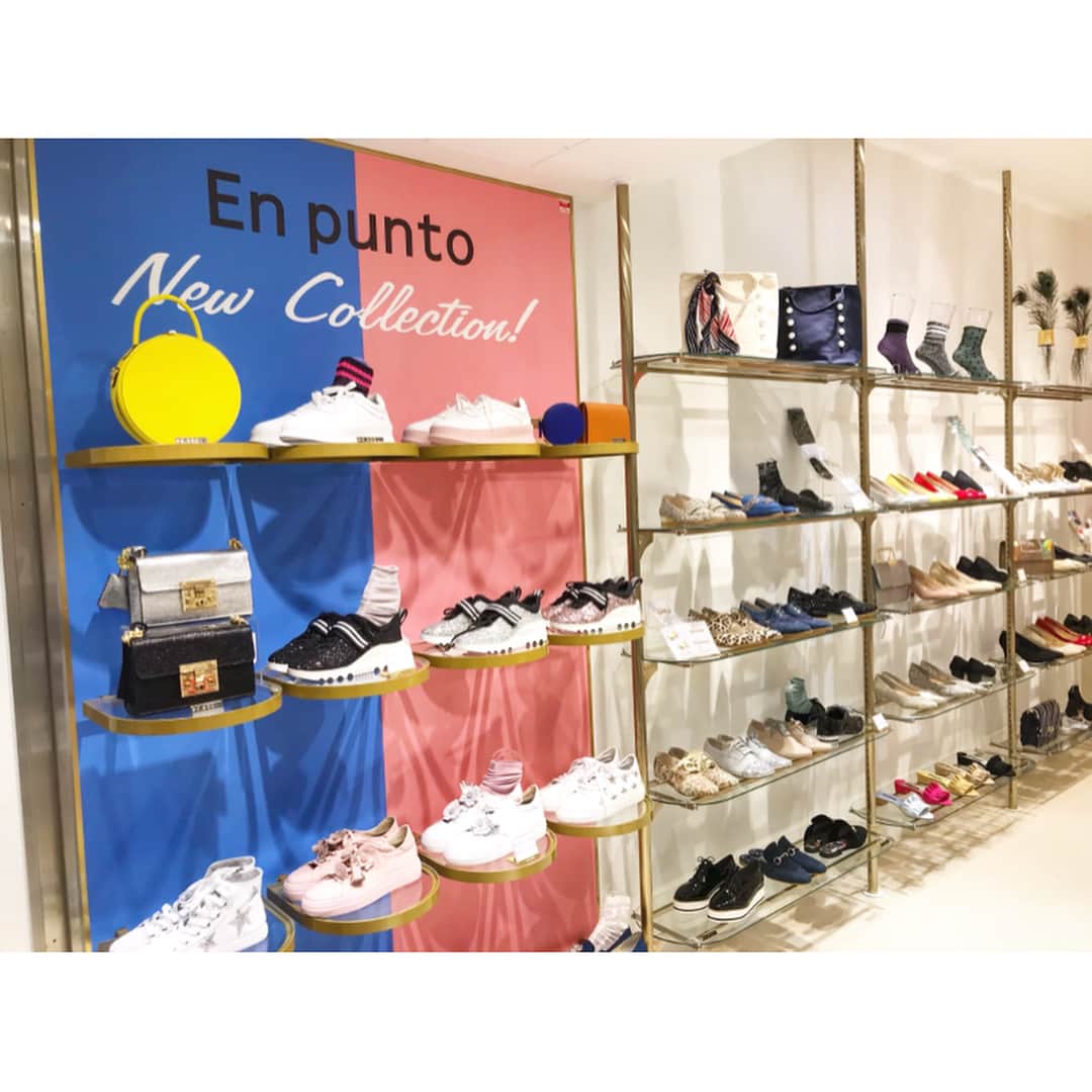布川桃花さんのインスタグラム写真 - (布川桃花Instagram)「ルミネエスト新宿に3月にNEW OPENした#enpunto 👠 履きやすくてデザインも可愛い靴がたくさん♡♡ やっぱり靴もドット柄が気になる☺️ #エンプント #enpunto_diary」4月7日 14時49分 - momoka_fukawa