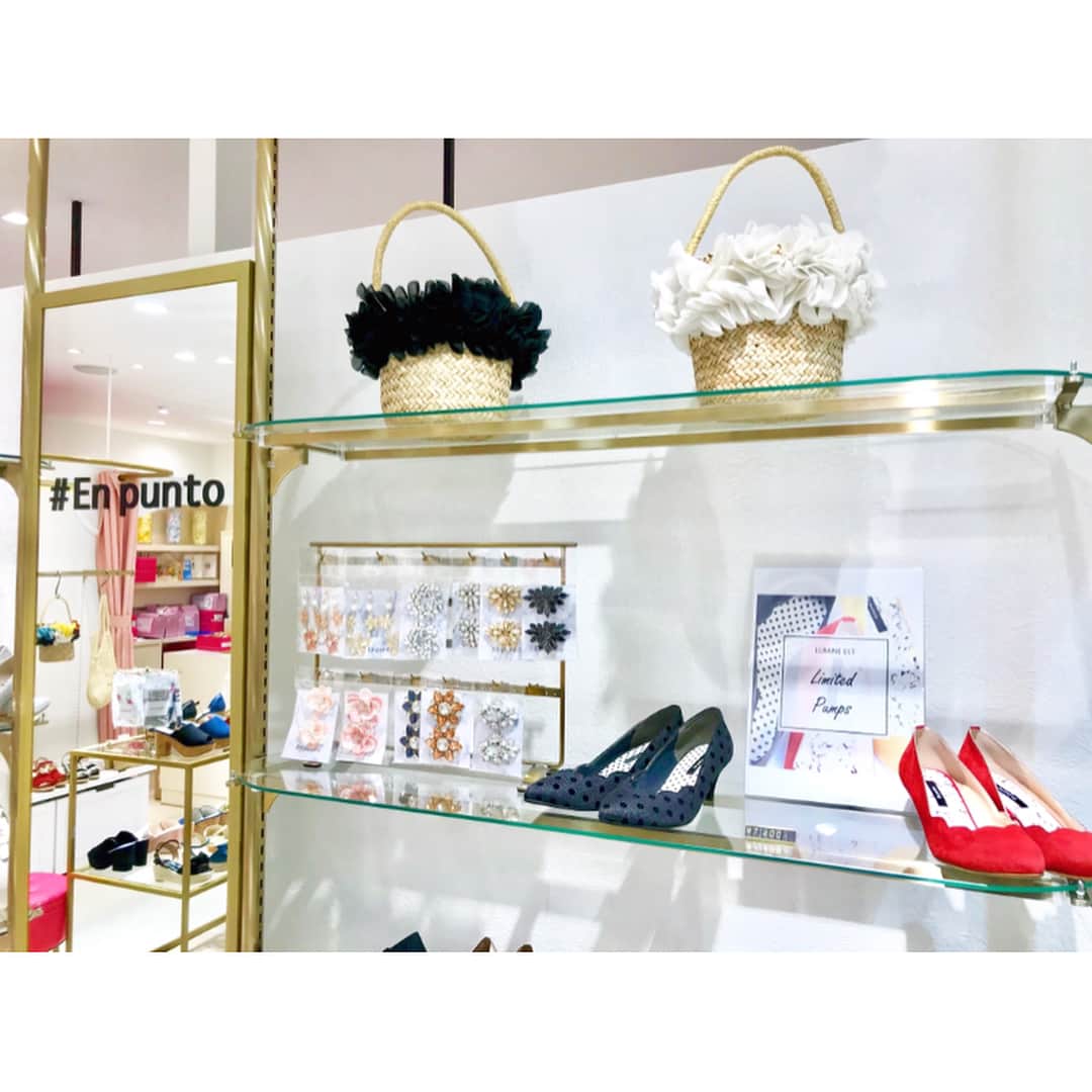 布川桃花さんのインスタグラム写真 - (布川桃花Instagram)「ルミネエスト新宿に3月にNEW OPENした#enpunto 👠 履きやすくてデザインも可愛い靴がたくさん♡♡ やっぱり靴もドット柄が気になる☺️ #エンプント #enpunto_diary」4月7日 14時49分 - momoka_fukawa