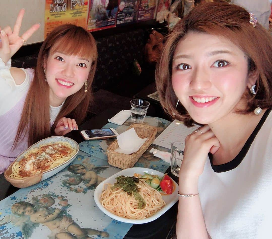 愛水せれ奈さんのインスタグラム写真 - (愛水せれ奈Instagram)「たなちとランチ🍽 in宝塚 宝塚歌劇に入団した時からお世話になっている大好きなお店✨#angellove さんへ🤗🌸 🌟#ハヤシスパ 🌟#メープルオーレ 🌟シーフードピラフ 🌟ピーナッツトースト が特に好きで、良く劇団へ#差し入れ して頂いておりました😋🍒 電話またはメールで届けてくれるなっちゃん✨&なっちゃんママ✨ 神です😭 . 前々日⁇にはファン時代から大好きな#パスタ さんへ🤗🌸 🌟#ピラフ 🌟#はちみつヨーグルト が本当に大好きです😆✨ ピラフはよく#お持ち帰り しておりました💓 #タカラジェンヌ の皆様は 🌟たらこイカ納豆のピラフ 🌟豚高菜ピラフ 🌟たらこイカ納豆のスパゲッティ が大好きで#人気 あります❣️笑笑 . #宝塚市 にしかないお店✨ また伺わせていただきます😊💕 . #奏音雅 さん (たなち) #100期」4月7日 19時36分 - airi.aaari.aimi