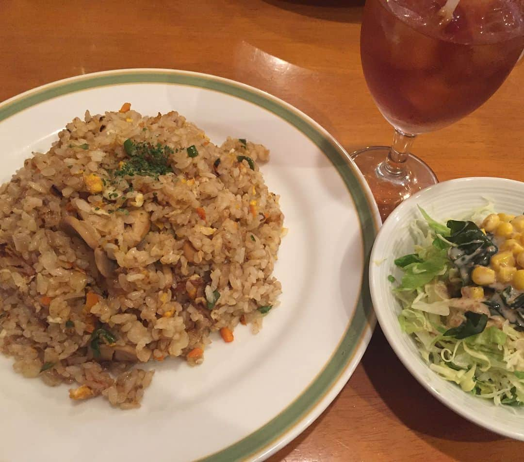 愛水せれ奈さんのインスタグラム写真 - (愛水せれ奈Instagram)「たなちとランチ🍽 in宝塚 宝塚歌劇に入団した時からお世話になっている大好きなお店✨#angellove さんへ🤗🌸 🌟#ハヤシスパ 🌟#メープルオーレ 🌟シーフードピラフ 🌟ピーナッツトースト が特に好きで、良く劇団へ#差し入れ して頂いておりました😋🍒 電話またはメールで届けてくれるなっちゃん✨&なっちゃんママ✨ 神です😭 . 前々日⁇にはファン時代から大好きな#パスタ さんへ🤗🌸 🌟#ピラフ 🌟#はちみつヨーグルト が本当に大好きです😆✨ ピラフはよく#お持ち帰り しておりました💓 #タカラジェンヌ の皆様は 🌟たらこイカ納豆のピラフ 🌟豚高菜ピラフ 🌟たらこイカ納豆のスパゲッティ が大好きで#人気 あります❣️笑笑 . #宝塚市 にしかないお店✨ また伺わせていただきます😊💕 . #奏音雅 さん (たなち) #100期」4月7日 19時36分 - airi.aaari.aimi