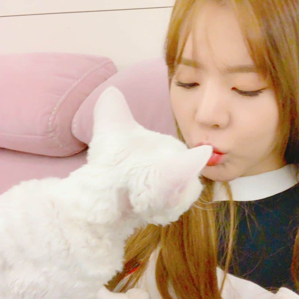 サニー のインスタグラム：「우쭈쭈 내새끼❤️」