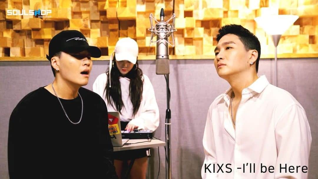 ジス のインスタグラム：「제 노래 I’ll Be Here에서 이렇게 많은 노래가 나올지는 몰랐네요ㅎㅎ 이 영상으로 너무 고생한 @dailyjin_  @jelanie_official 두친구 고마워요ㅎㅎ 풀영상은 소울샵 유튜브 채널에서 보실수있어요ㅎㅎ」