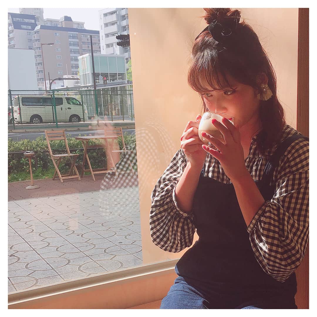清家麻里奈さんのインスタグラム写真 - (清家麻里奈Instagram)「お洒落なコーヒー屋さんで飲んだりんごのカフェラテが美味しすぎた💗店内も可愛くてテイクアウトもok👍✨ #桜川カフェ #大阪カフェ #カフェラテ #お洒落カフェ #コーヒー #coffee #カフェ好きさんと繋がりたい #カフェ巡り #桜川」4月7日 20時46分 - marinas20819