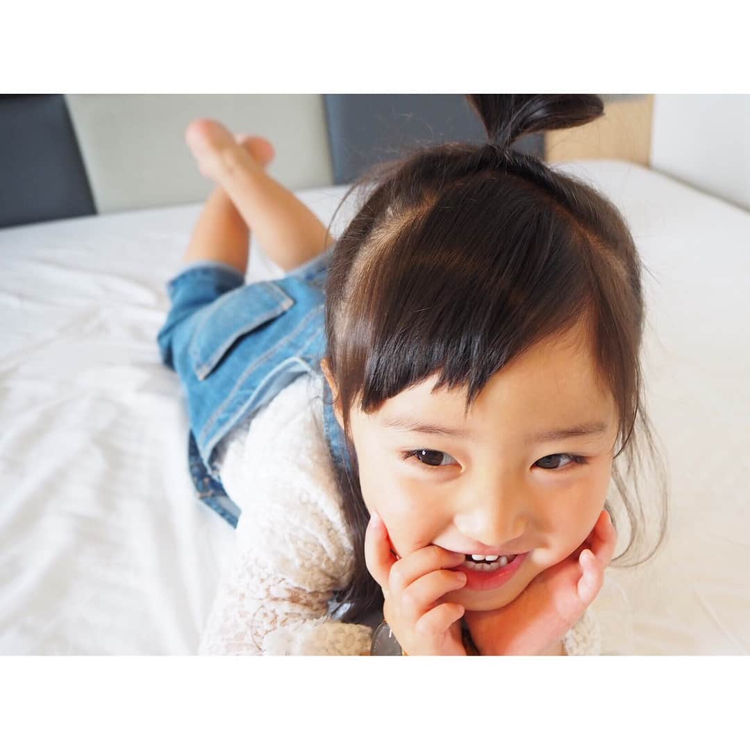 Kyooonさんのインスタグラム写真 - (KyooonInstagram)「20180407 * * 最近わざとよくする怒った顔🤢🤢🤢 * 笑ったり怒ったり泣いたり、相変わらず表情がコロコロ変わる毎日🙃 もう4歳までひと月もないなんて早いなぁ。 すごくしっかりしてきたけど、寝るときに もっとジューってしてって苦しいくらいのギューを求めてくる甘えん坊さんなところも いつまでも変わらないでいてほしいなんて思ったり😫 ギューがジューなところも愛おしすぎる😂 * 誕生日プレゼントどうしようかな🎁 #3歳#3歳11ヶ月」4月7日 21時02分 - fancykyon