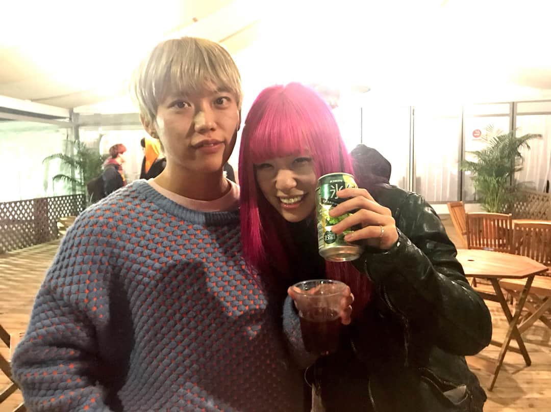 あやぺたのインスタグラム：「YON FES 2018ありがとうございました！！！！ 最高に楽しかった！！！ Buster callのとき、昔の景色を思い出して、今の景色をみて、未来を想像して、感動しすぎました。 フォーリミがもっと大好きなった。ありがとうございます。呑みますか！！！！！！ #ヨンフェス」