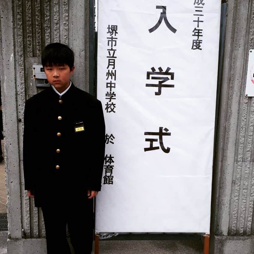 大瀧愛斗のインスタグラム：「４月５日に可愛い可愛い三男が中学生になりました😊 もぉ中学生って早いな〜♪ 勉強を頑張って下さい笑笑 #月州中学#入学式#男三人兄弟#三男#登輝 #仕上がってる#いききってる#エボってる #サイコー#3150#カリスマ #instagood#instalike#followme #tagsforlikes#tflers#いいね」