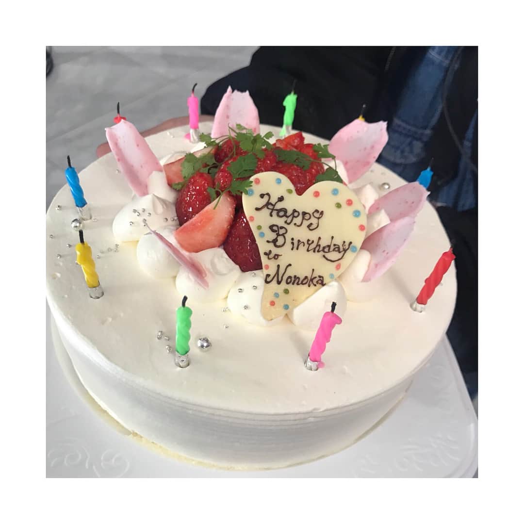 山口乃々華さんのインスタグラム写真 - (山口乃々華Instagram)「Y.M.C.A.のMV、解禁です！ 撮影日は誕生日だったので、メンバーとスタッフさんがケーキを用意してくれました😳 うれしかった〜☺️ #YMCA#Egirls#三枚目の写真なんかお姉ちゃんに顔が似てる。。。」4月7日 22時13分 - yamaguchi_nonoka_official